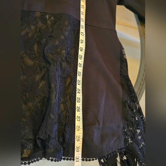 The Pyramid Collection Black Lace Women's Lined Blazer. - Picture 16 of 16
